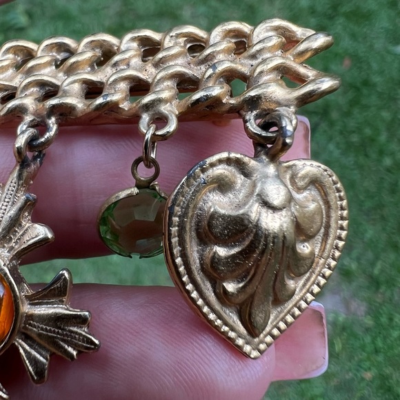 Vintage Gold-tone Costume Dangle Charm Chain Bar Brooch - Picture 9 of 17